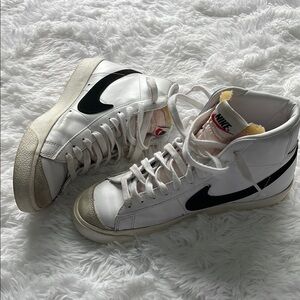 NIKE Blazer Mid ‘77 Leather Sneaker Women’s 8.5